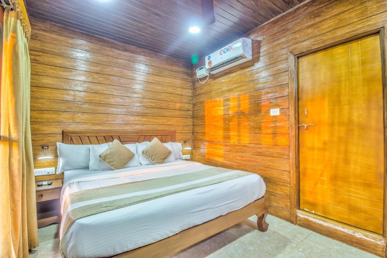 The Village Beach Resort Baga Exterior foto